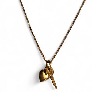 18k solid yellow Gold Heart and Key Pendant Necklace